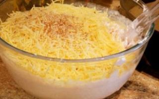 Kyllingfilet i røre med ost i stekepanne: oppskrift på Kyllingfilet i røre med ost