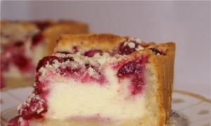 Raspberry pie in a slow cooker Simple raspberry pie in a slow cooker