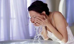 Joia curată: când și cum să faci baie Ce spun ei când te speli pe față în Joia curată